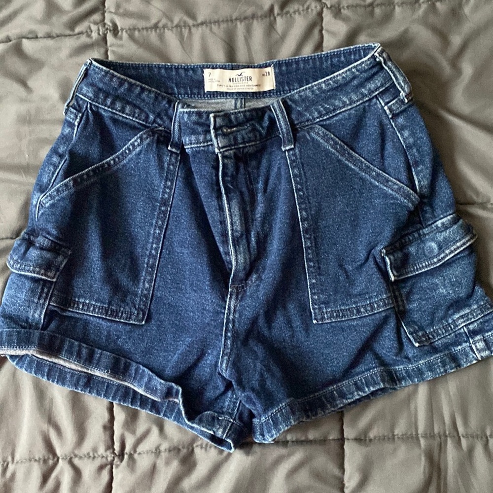 Hollister Curvy Ultra High Rise Cargo Mom Shorts 3"